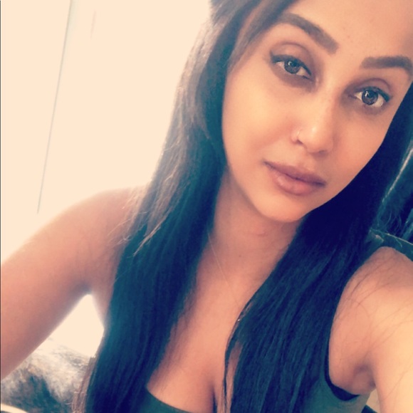 Meet your Posher, Amber - Picture 2 of 3